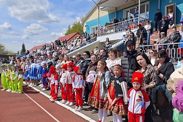 Обновленный стадион принял первых игроков 